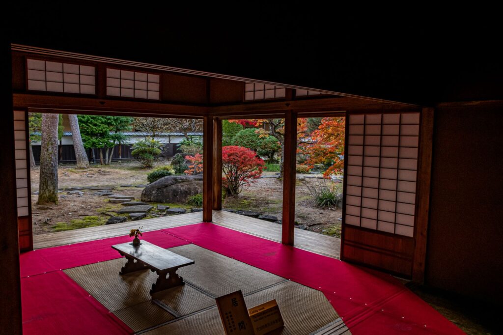 高山陣屋紅葉の庭園