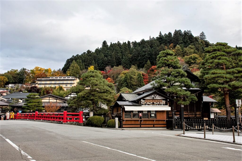 高山中橋陣屋前