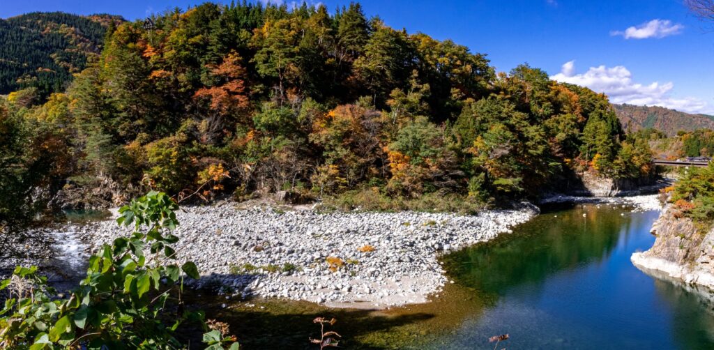 白川郷 庄川の流れ